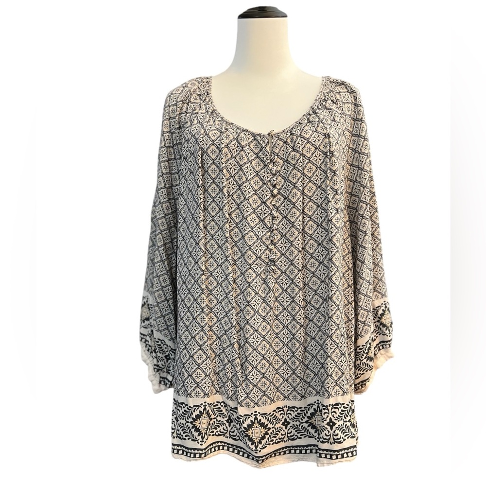Adrienne Vittadini Lightweight Soft Blouse, Size 2X. Blue and White.